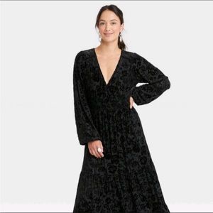 Knox Rose Black velvet dress